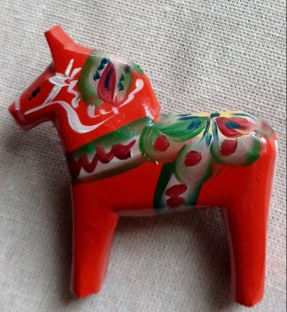 Dalarnapferd -Brosche - 5,3 cm - rot (2.Wahl)